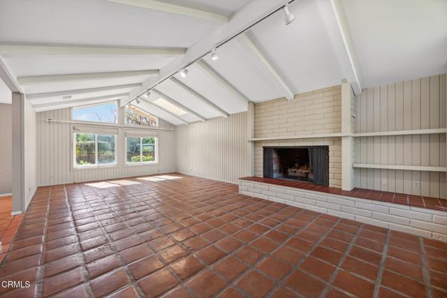 Detail Gallery Image 22 of 63 For 1525 Fairway Dr, Camarillo,  CA 93010 - 4 Beds | 2/1 Baths
