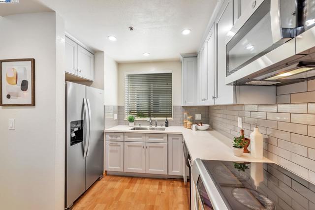 929 E El Camino Real, Sunnyvale CA: https://media.crmls.org/mediaz/66fe2a95-7218-4633-9ffb-dac1c37cf5c6.jpg