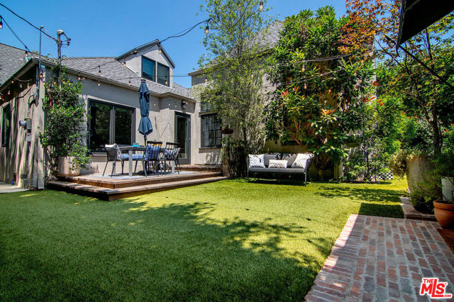 342 N Citrus Avenue, Los Angeles CA: https://media.crmls.org/mediaz/66ff72d6-f627-4273-b943-2a27be458244.jpg