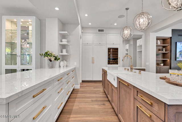 5715 Calais Court, Calabasas CA: https://media.crmls.org/mediaz/66ff99f5-9c17-468a-abd4-ec25e745dc2c.jpg