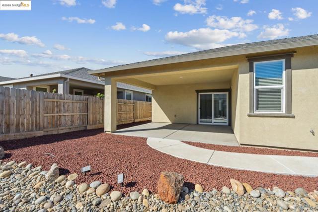 2242 Park PL, Rio Vista CA: https://media.crmls.org/mediaz/66ffe4af-2f0c-4149-8239-c3afe6f3c872.jpg
