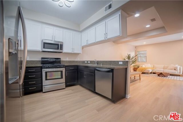 14554 Kittridge Street photo 6