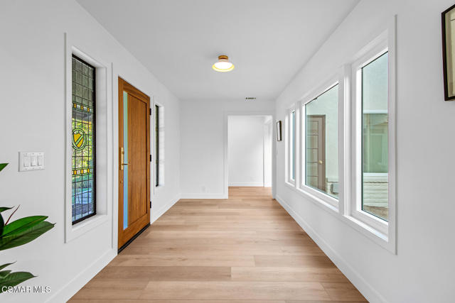 1251 Calle Las Casas, Thousand Oaks CA: https://media.crmls.org/mediaz/670108ee-7ae8-4f35-b4fb-f9b508e21bf7.jpg