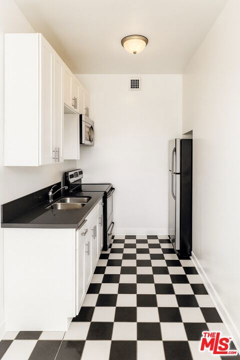 1201 N Crescent Heights, West Hollywood CA: https://media.crmls.org/mediaz/6701c673-f30b-466f-bd18-8f773f787027.jpg