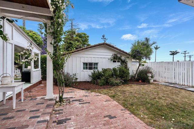 4154 Hill St, San Diego CA: https://media.crmls.org/mediaz/6701e995-4462-4259-8ee8-77e1b8d6922f.jpg