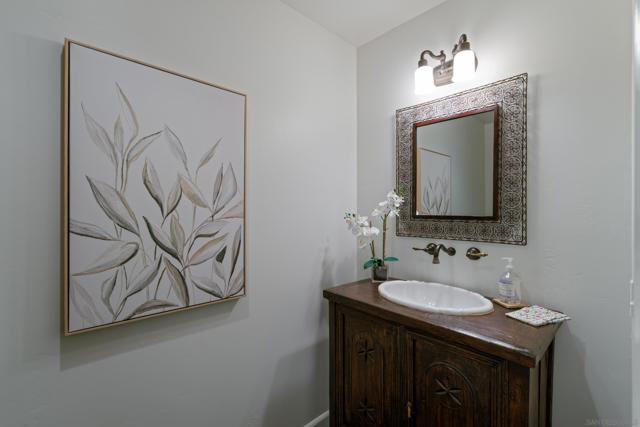 515 N Acacia Ave, Solana Beach CA: https://media.crmls.org/mediaz/6701ee94-df6c-4287-9fe0-377720a029df.jpg