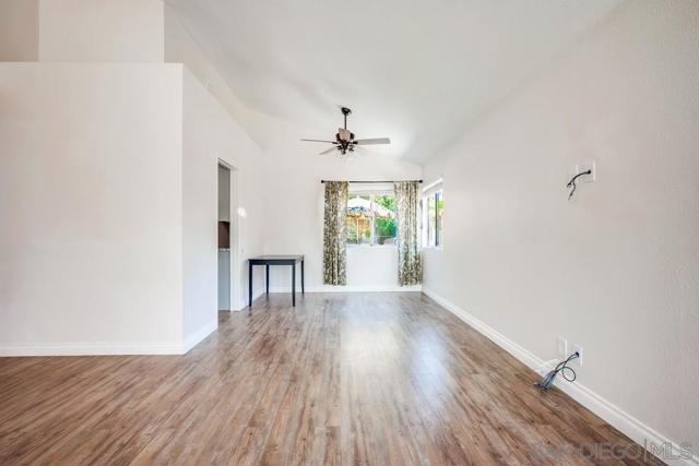 40037 Amberley Cir, Temecula CA: https://media.crmls.org/mediaz/6702126c-2604-43b0-9cc1-e0ab264558da.jpg