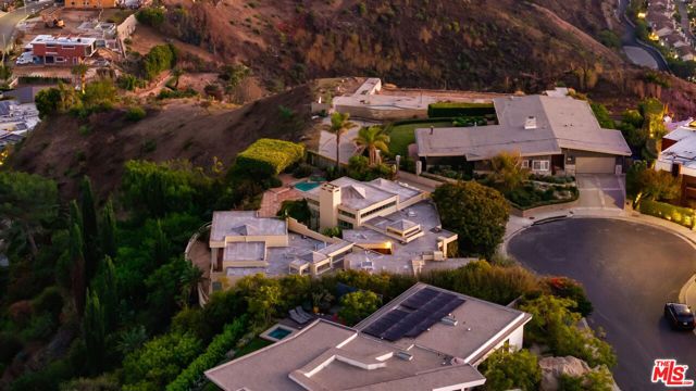 Drew Fenton | 1058 Vista Grande Drive Pacific Palisades CA | MLS: 7137758