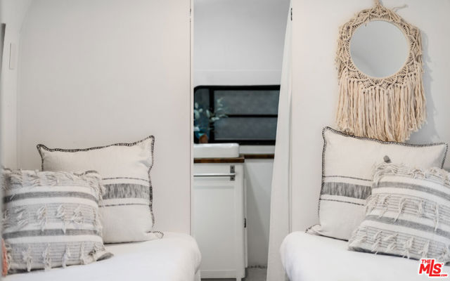 272 N Topanga Canyon Boulevard, Topanga CA: https://media.crmls.org/mediaz/67023f47-360b-48a3-9e44-1bb93f64705b.jpg