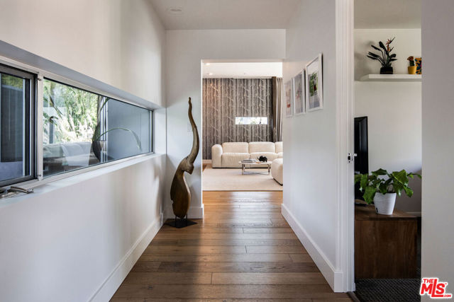 1344 Maltman Avenue, Los Angeles CA: https://media.crmls.org/mediaz/67024749-2b6a-4337-b4b6-1155e93d0e21.jpg
