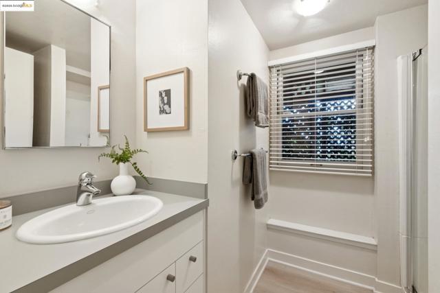 64 Crest Rd, Piedmont CA: https://media.crmls.org/mediaz/67029e78-5c00-40ce-a149-7e2cb08194b4.jpg
