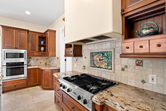 Detail Gallery Image 7 of 75 For 1455 Independence Way, Vista,  CA 92084 - 4 Beds | 6 Baths