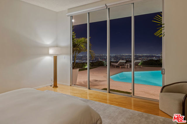 340 Trousdale Place, Beverly Hills CA: https://media.crmls.org/mediaz/6702c3d1-295b-4b52-b777-3aac2aaad873.jpg