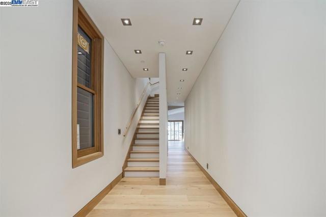 1208 Stanyan St, San Francisco CA: https://media.crmls.org/mediaz/6702d1e3-882c-40a0-ac3f-e3514ec815c4.jpg