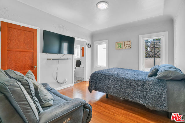 4183 6th Avenue, Los Angeles CA: https://media.crmls.org/mediaz/6702d23a-efa6-49a1-8e7b-caf086ea2edd.jpg