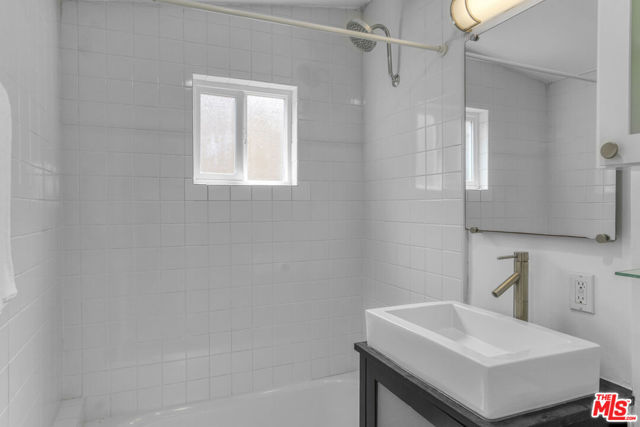 2404 Ocean Park Boulevard, Santa Monica CA: https://media.crmls.org/mediaz/6702f34b-1541-4d4a-8396-b73dfdeafe9a.jpg