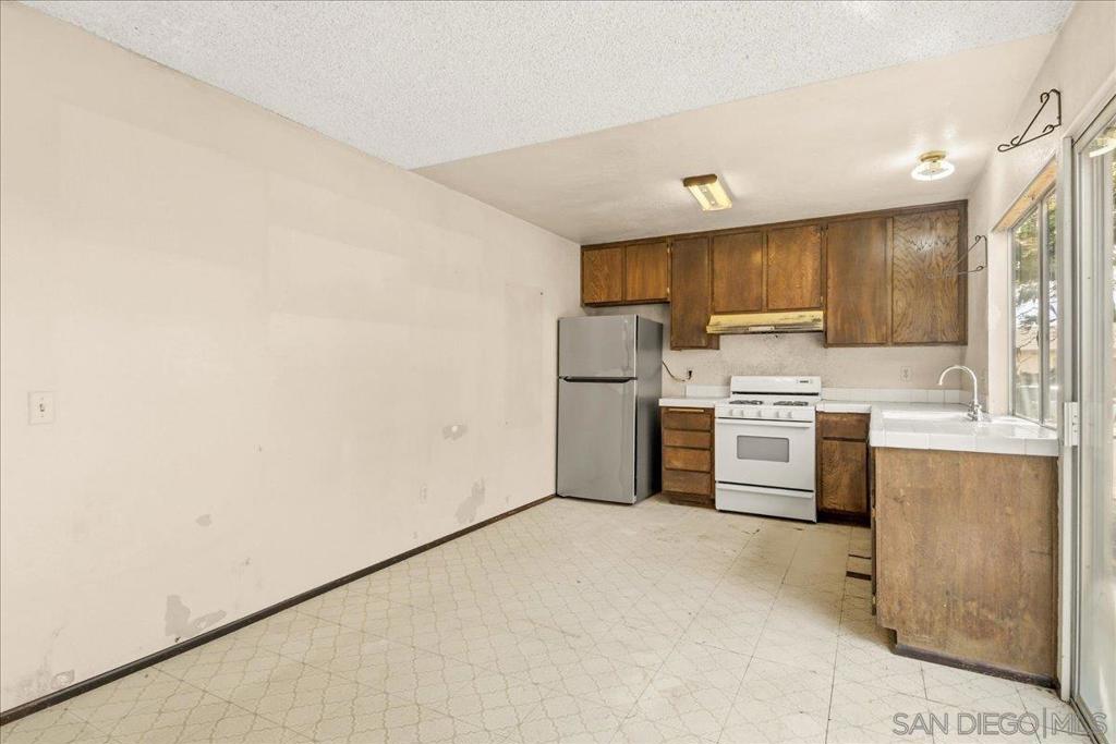 8824 Harlington Drive - photo 10