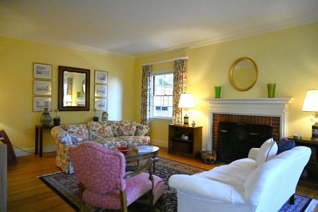1920 Oak Knoll Drive, Belmont CA: https://media.crmls.org/mediaz/67039d32-8ad6-42b5-a5cd-b7d89bffd20e.jpg