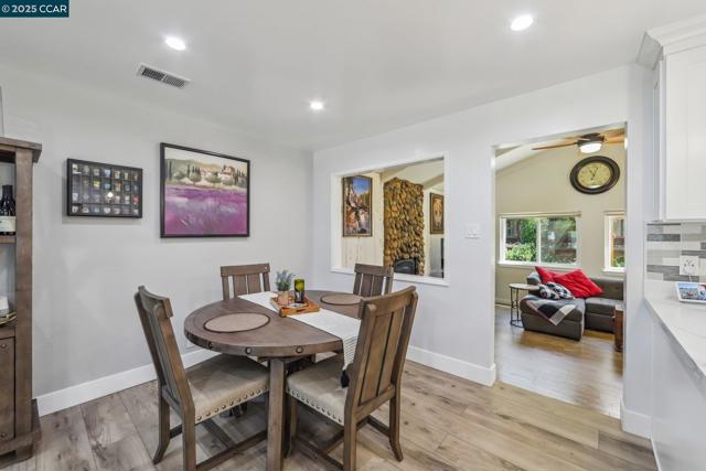 5521 Alaska Dr, Concord CA: https://media.crmls.org/mediaz/6703a7c8-22f3-46c7-ab27-0d3f57a8b493.jpg