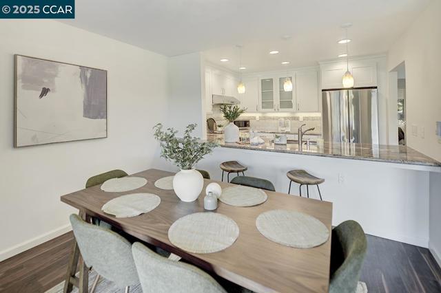 3136 Tice Creek Dr, Walnut Creek CA: https://media.crmls.org/mediaz/6703aed2-c259-4330-b307-8cd5592dab1e.jpg