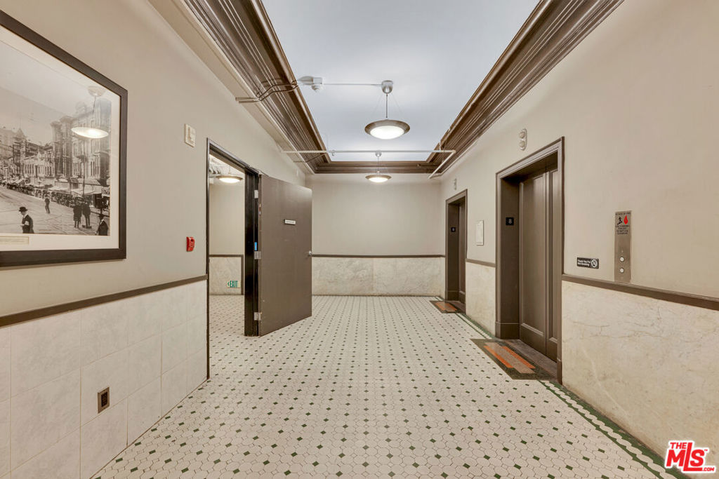 https://media.crmls.org/mediaz/6703b827-4a37-4d5d-b01c-fe6a81c8ba42.jpg?preset=X-Large