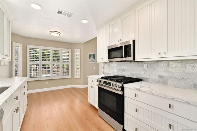 13957 Royal Melbourne Sq, San Diego CA: https://media.crmls.org/mediaz/6704306f-4ee4-41e9-b201-63022fb17878.jpg