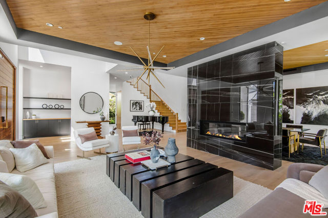 4544 Woodley Avenue, Encino CA: https://media.crmls.org/mediaz/67044dc3-1e53-4e22-9fa2-1d7e6671c4a7.jpg