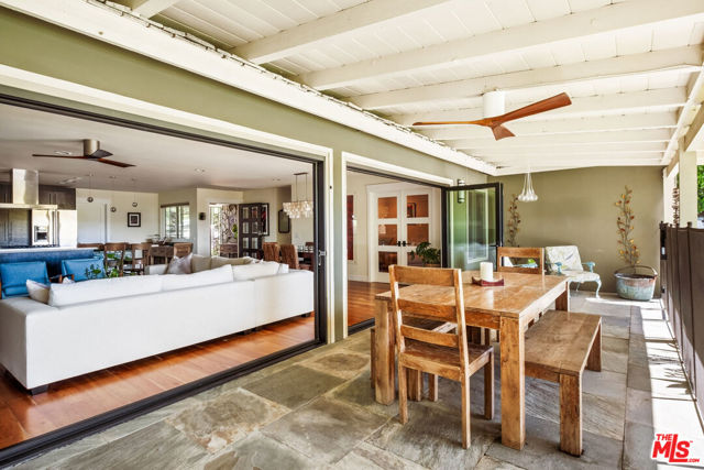 26024 Farmfield Road, Calabasas CA: https://media.crmls.org/mediaz/6704e148-3fe9-47bd-9117-e54b0ff8069a.jpg
