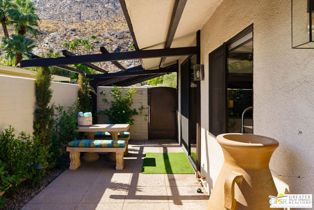 555 W Arenas Road #6, Palm Springs, CA 92262