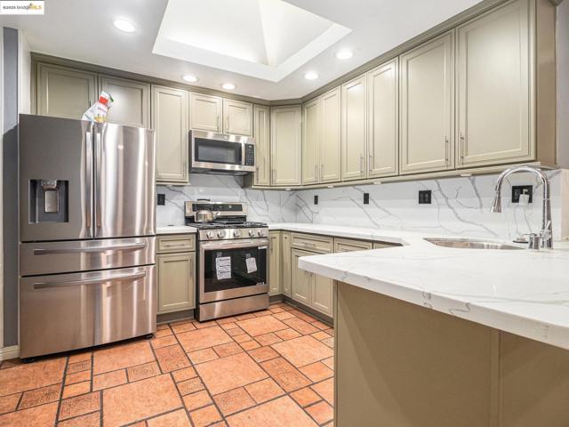 410 Kevin Ct, San Ramon CA: https://media.crmls.org/mediaz/67054b91-8be7-4c0b-b2a2-d60270a38156.jpg