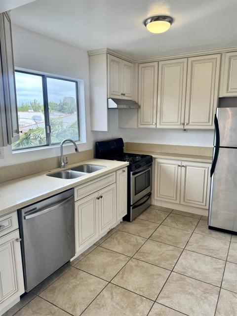 1217 S Ogden Drive, Los Angeles CA: https://media.crmls.org/mediaz/6706a8e2-f6b1-43a5-bcc1-6dfe2aabc8f1.jpg
