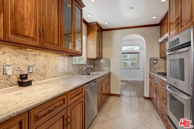 5049 Hesperia Avenue, Encino CA: https://media.crmls.org/mediaz/67082b36-84cc-4ae9-b847-36c26291c9f0.jpg