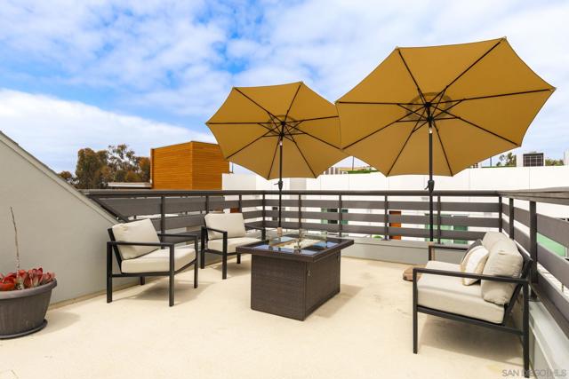 2511 State St, Carlsbad CA: https://media.crmls.org/mediaz/67093e0a-8eac-4d52-858f-2e3c4184b2c8.jpg