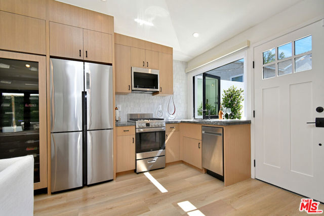 18033 Rosita Street, Encino CA: https://media.crmls.org/mediaz/67093e6e-bc13-404c-b1f1-11a369ddafc4.jpg