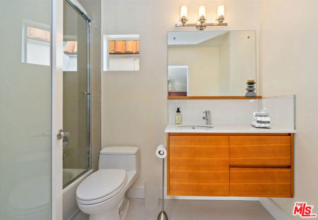 6644 Vista Del Mar, Playa del Rey CA: https://media.crmls.org/mediaz/67099364-aaab-4556-8e6f-dc2d28c44b50.jpg