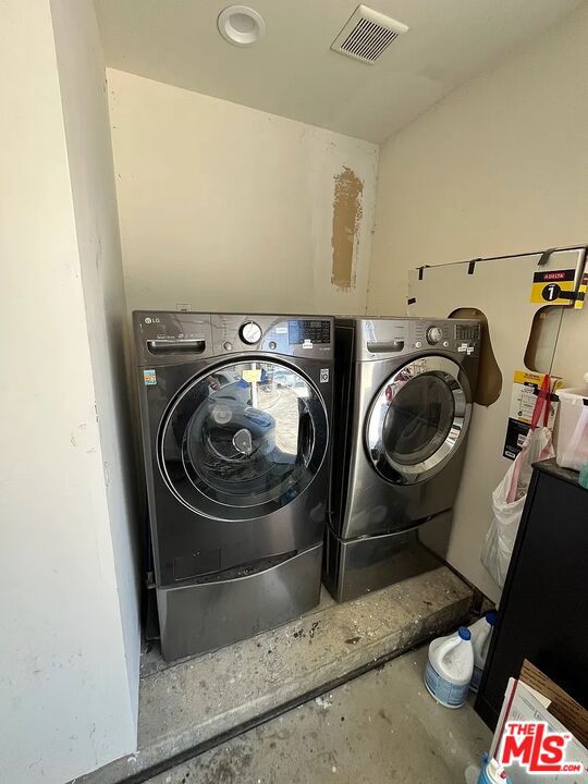 636 N Rampart Boulevard, Los Angeles CA: https://media.crmls.org/mediaz/6709b0c2-3b0c-4c6b-89ec-8668c8a41560.jpg
