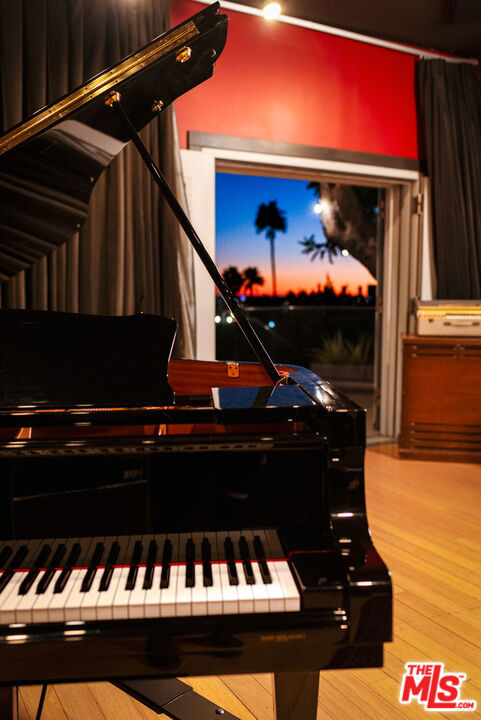 7650 Curson Terrace, Los Angeles CA: https://media.crmls.org/mediaz/6709be5a-5ac7-4ca8-bb94-89463f0bde98.jpg