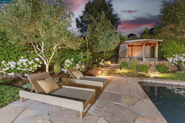 51 Ivy Dr, Orinda CA: https://media.crmls.org/mediaz/6709f90f-ae7c-4e43-9eae-927b0a3ad56a.jpg