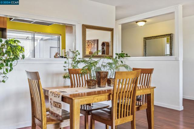 5 Embarcadero, Oakland, California 94607, 2 Bedrooms Bedrooms, ,2 BathroomsBathrooms,Condominium,For Sale,Embarcadero,41069299