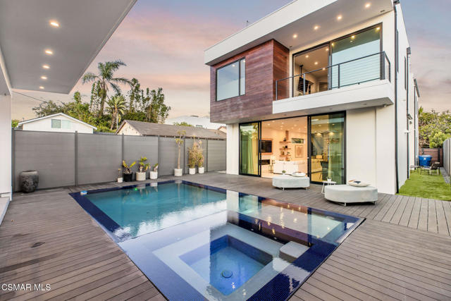 829 Flower Avenue, Venice CA: https://media.crmls.org/mediaz/670a2a3e-4305-4cbd-87f8-ddae4b237f63.jpg