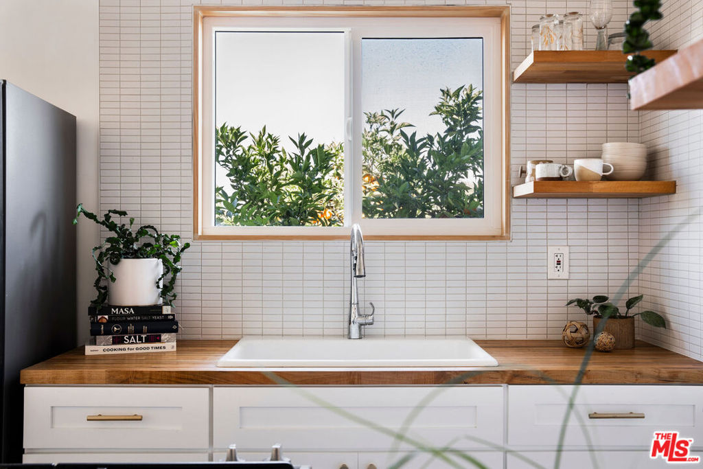 https://media.crmls.org/mediaz/670a6cf4-78c6-4760-ae92-ee58fca86602.jpg?preset=X-Large