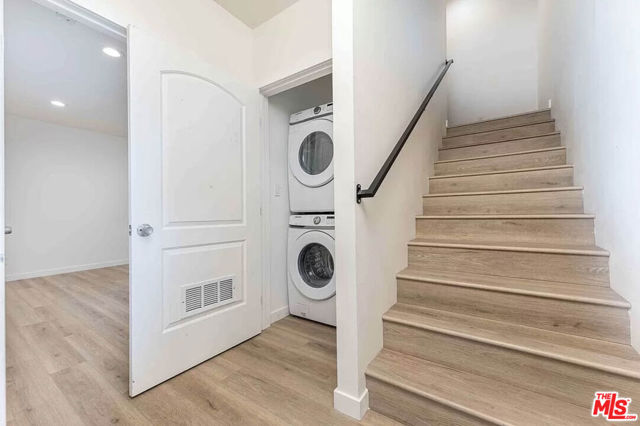 2103 S Burnside Avenue, Los Angeles CA: https://media.crmls.org/mediaz/670b04be-f428-4f36-a8bd-85004c0d4903.jpg