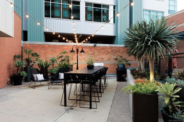 877 Island Ave, San Diego CA: https://media.crmls.org/mediaz/670c0a8d-a16a-4874-bc37-5212c2a3ca11.jpg