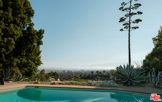 1705 Summitridge Drive, Beverly Hills CA: https://media.crmls.org/mediaz/670c245f-c3ce-49ca-a782-2ea4ae61d436.jpg