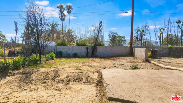 709 Swarthmore Avenue, Pacific Palisades CA: https://media.crmls.org/mediaz/670c3bb4-a723-4a70-81cd-840aa2a20358.jpg
