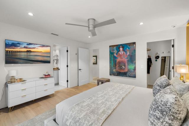 257 Playa Del Sur, La Jolla CA: https://media.crmls.org/mediaz/670c57f8-2014-4d42-8392-104433849868.jpg