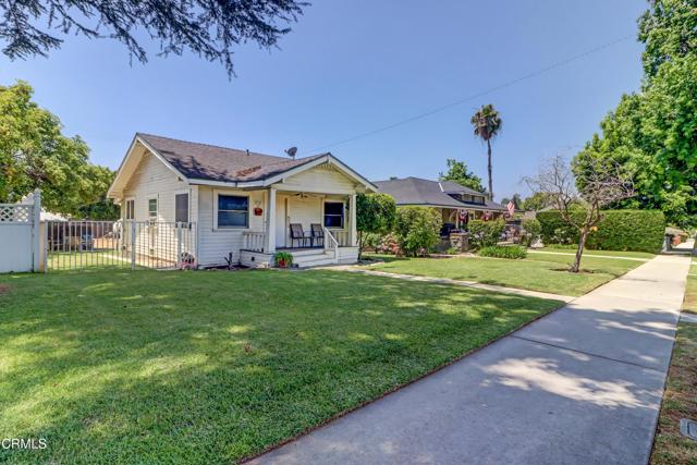 320 W Lemon Avenue, Monrovia CA: https://media.crmls.org/mediaz/670c7c7b-3fcc-4795-b3da-3544b110ccb2.jpg