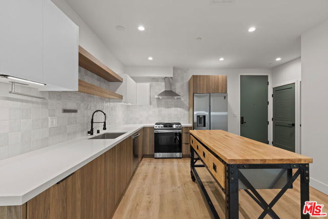 5832 Virginia Avenue, Los Angeles CA: https://media.crmls.org/mediaz/670ce0dd-c0b7-492b-9a8b-68fb029c3134.jpg