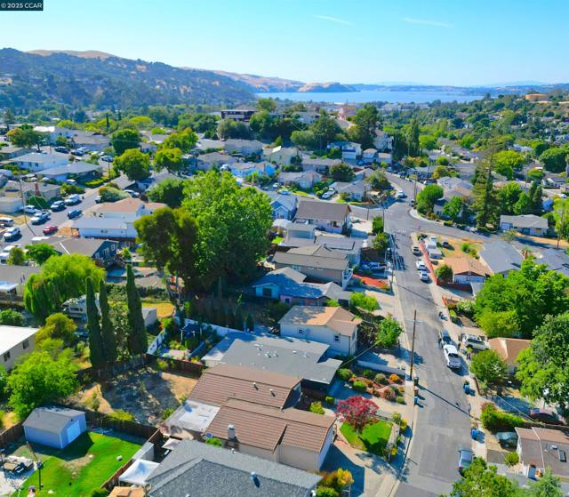 2156 MONTEREY AVENUE, Martinez CA: https://media.crmls.org/mediaz/670d05b1-ee27-44d4-a395-9bb7320f9629.jpg