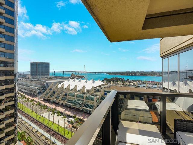 100 Harbor Drive, San Diego CA: https://media.crmls.org/mediaz/670d3492-bb52-4dc9-96b4-978c115c158a.jpg